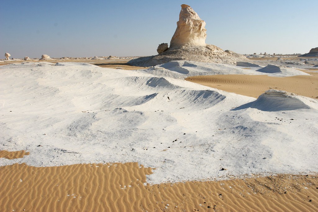 El Paisaje Lunar del Desierto Blanco de Egipto: Una Aventura Surrealista